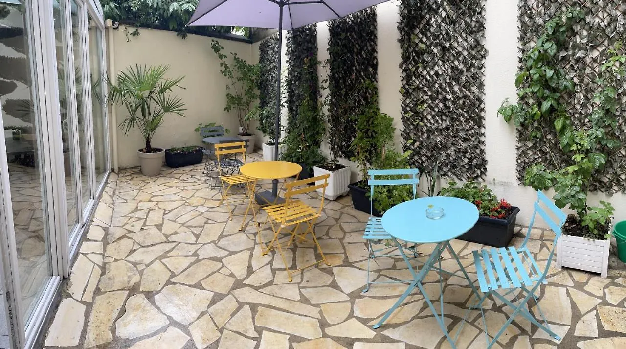 Hipotel Lilas Gambetta Paris Hotel