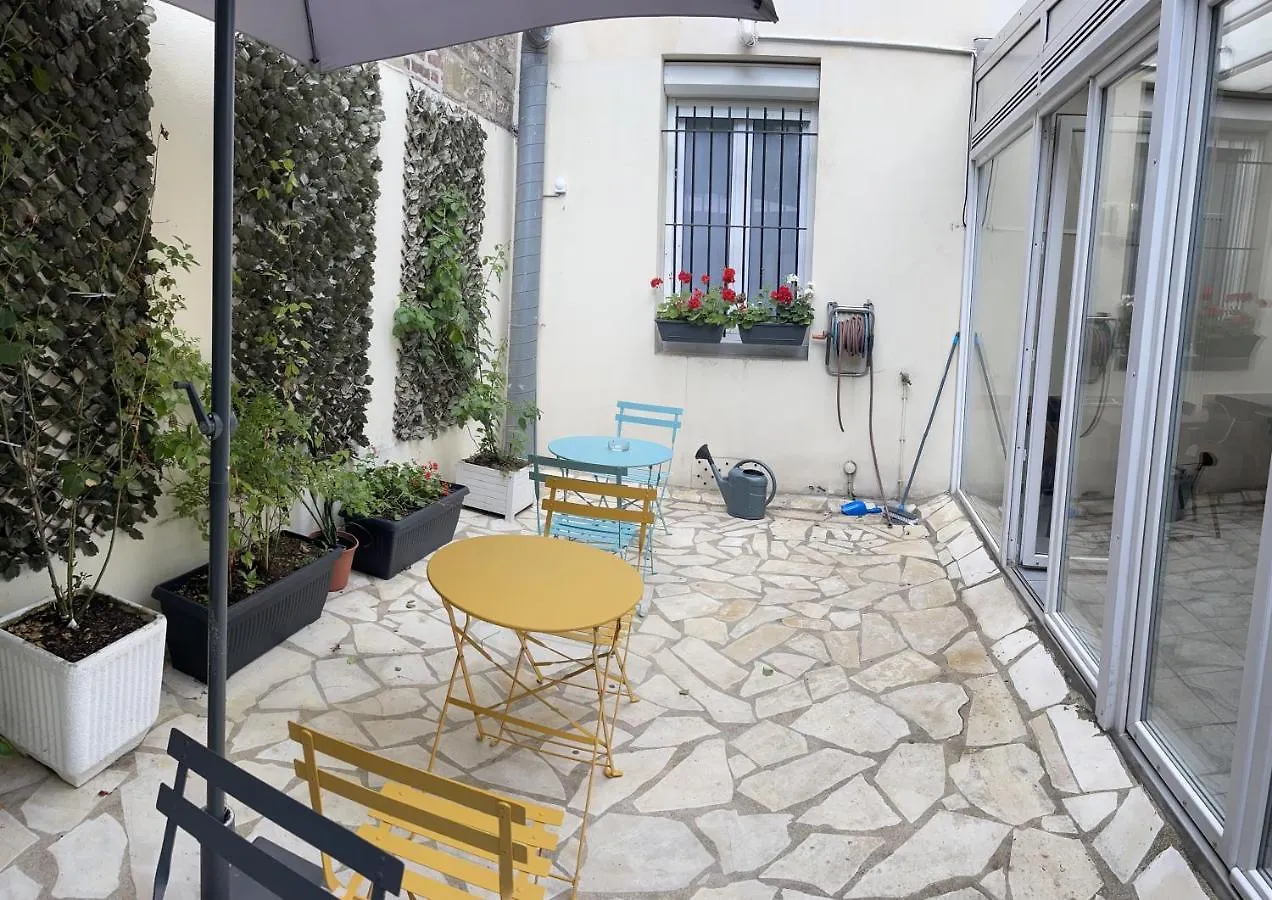 Hipotel Lilas Gambetta Paris Hotel