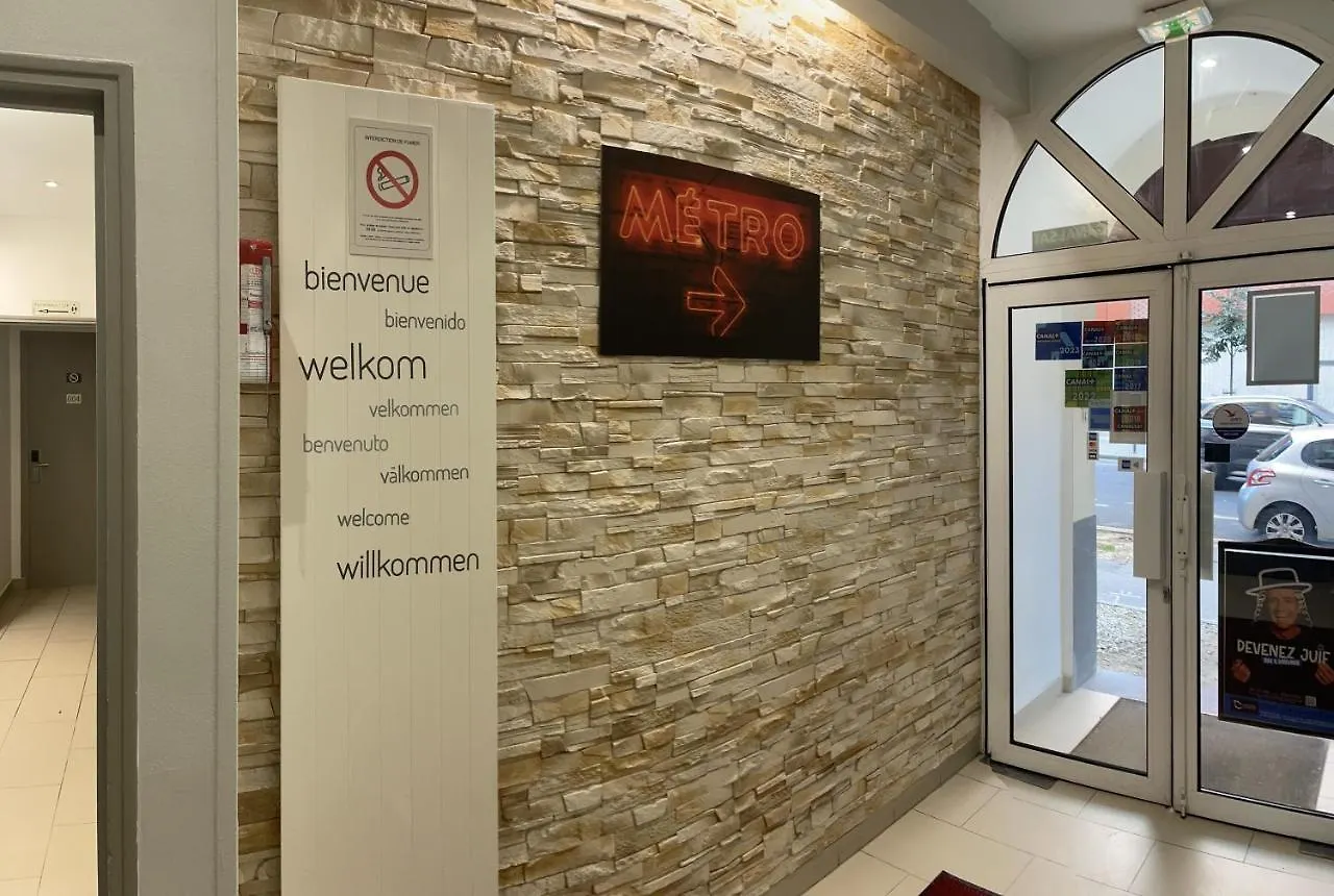 Hipotel Lilas Gambetta Paris Hotel