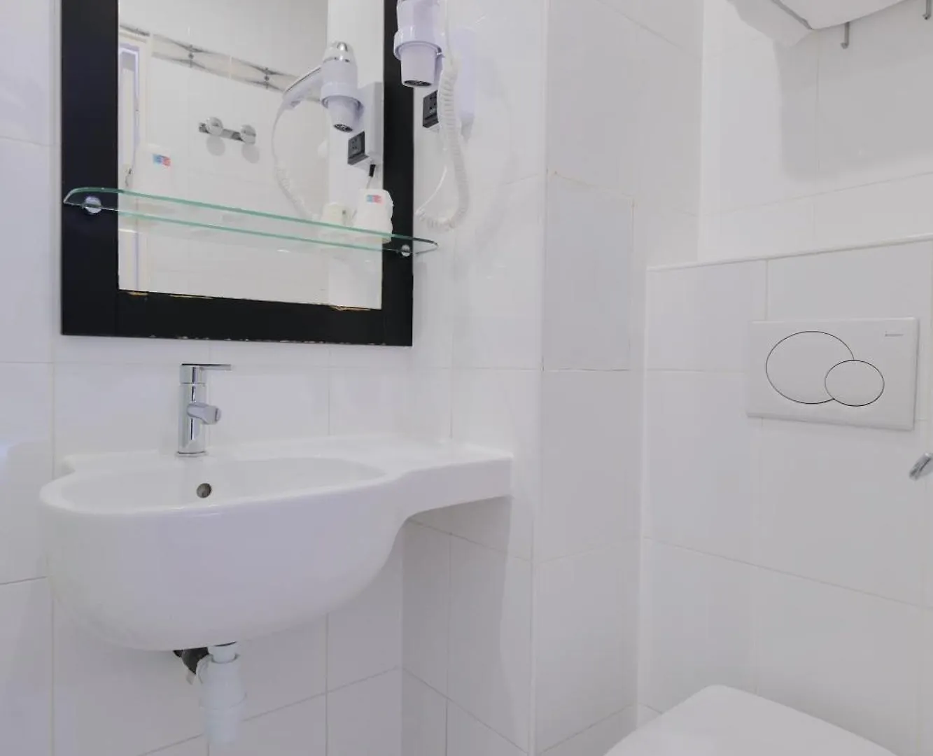 Hipotel Lilas Gambetta Paris Hotel