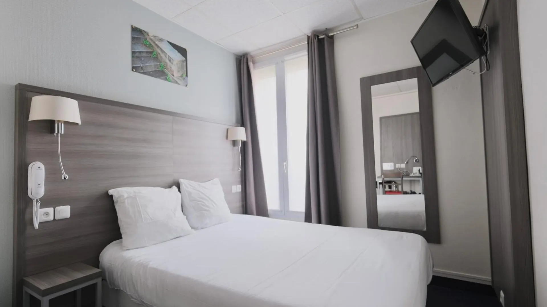 Hipotel Lilas Gambetta Paris Hotel