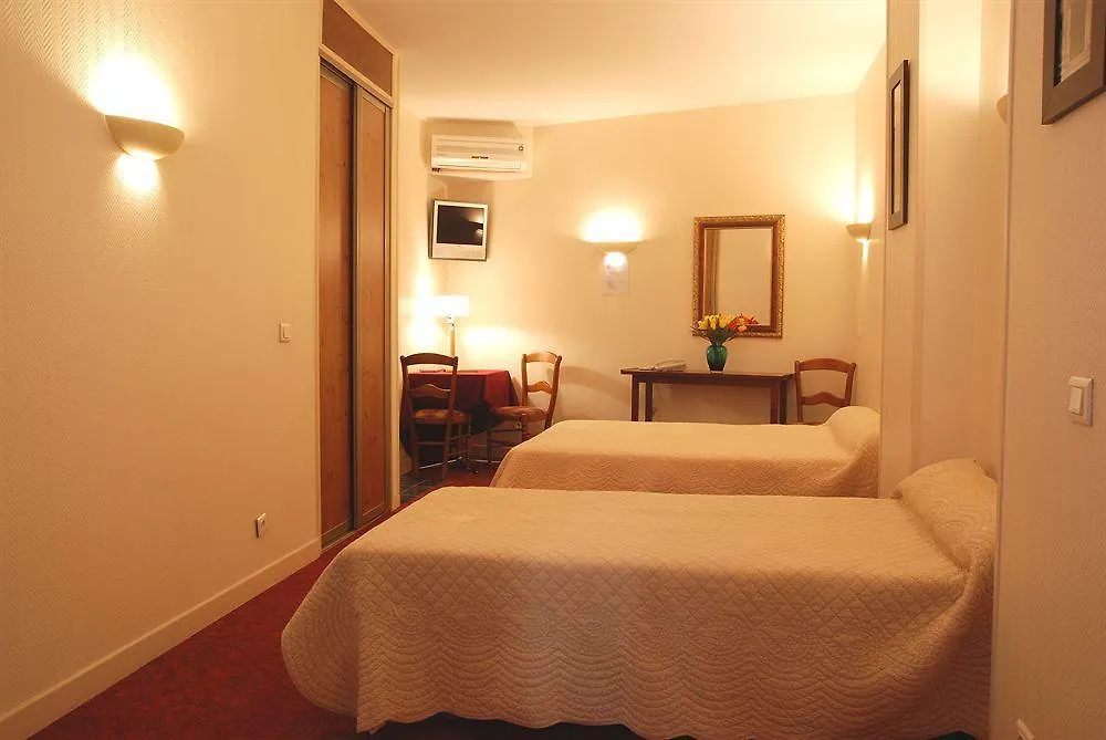 Hipotel Lilas Gambetta Paris France