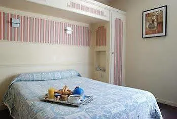 Hipotel Lilas Gambetta Paris France